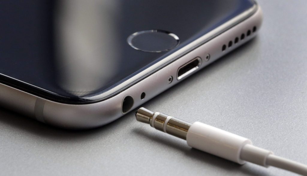 Kenapa Banyak Pengguna Masih Merindukan Jack Headphone di iPhone? Ini Penjelasannya