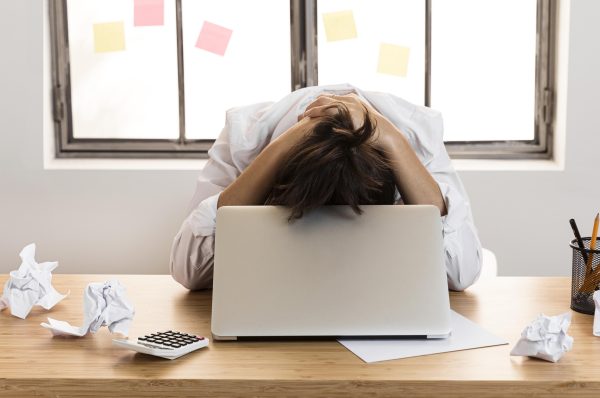 8 Cara Mengatasi Demotivasi Kerja ketika Karier Terasa Stagnan