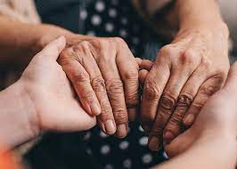 Merawat Orang Tua: Perjalanan Cinta dan Syukur yang Tak Pernah Putus