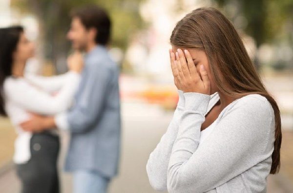 Mengapa Orang Cantik atau Tampan Tetap Diselingkuhi? Ini Fakta Psikologisnya