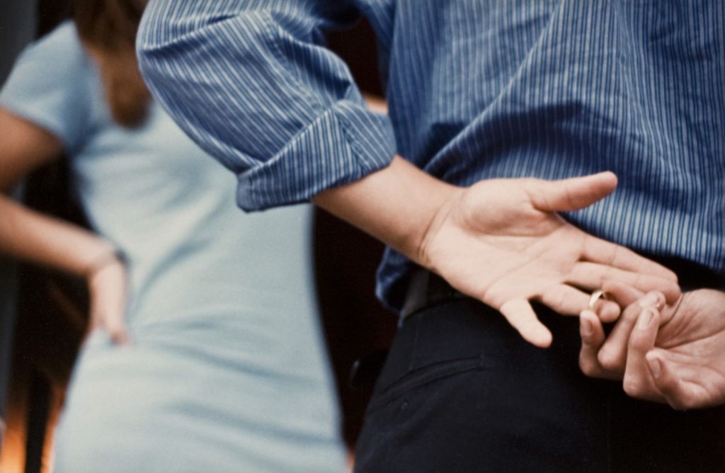 Kenapa Film Bertema Perselingkuhan Laris Manis di Indonesia? Ini Beberapa Alasannya