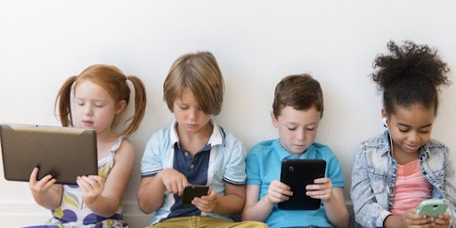 Negara Ini Larang Anak Main Media Sosial