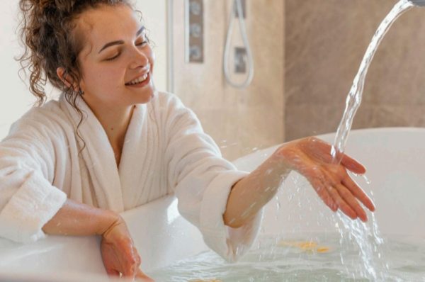 Mandi Air Hangat Bisa Meredakan Stres